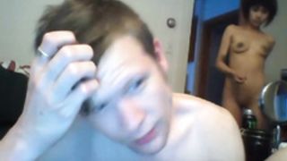 Молодая студенческая пара страстно трахается перед камерой